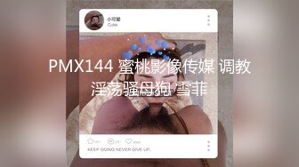   网红脸妹子，白皙大奶红唇，被猥琐头套男推到操逼，女上位无套啪啪暴力打桩花样操逼