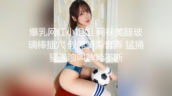 潜入公司女厕偷拍漂亮的美女前台 人很漂亮就是B有点黑