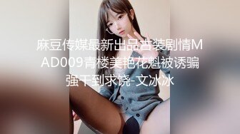 ❤️高颜亚裔美女❤️和洋人老头酒店性爱，洋大人无套插入后就狂叫不止，最后畅快内射！