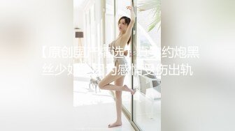 楚楚动人白衣小美女柔柔气质，妹子扶着鸡巴深深吞吸丰满肉体骑乘进出