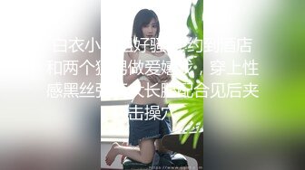 圣诞之夜双胞胎美妞，姐姐约会去了单人秀，眼镜双马尾超清纯，红色肚兜掰穴特写，换装诱惑翘起美臀