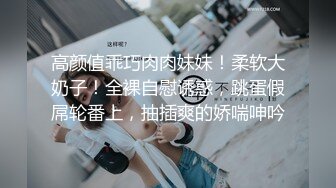 公园里玩累了后，回家换上黑丝足交