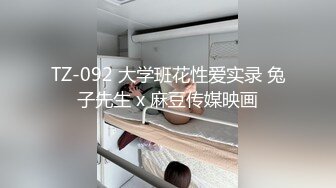 反差教师竟然在上课期间 上课都不穿内裤 躲在讲台后面自慰 真是为人师表的好老师