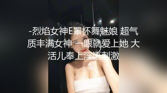 喊个小妹来乖乖的伺候自己的大鸡巴