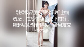 厕所偷拍红色高跟美女发现了镜头依然尿