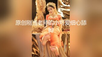 三男两女多人淫乱沙发上干到卧室，一人一个后入开操，摄影小哥旁边指导姿势，卧室骑乘猛操两男干一女