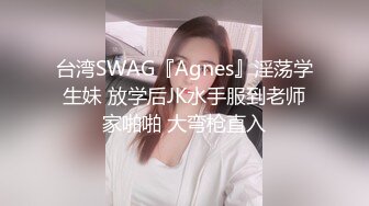 妖艳的美女与男室友玩牌大裸双巨乳