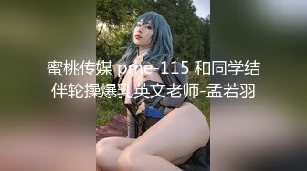 街拍抄底漂亮的连衣裙美女，骚的可以居然没有穿内裤