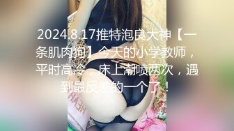 漂亮美女3P 一白一黑两根大肉棒 还是选择黑祖宗的插逼 另一根插嘴 表情很舒坦