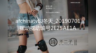 科技楼蹲守两位眼镜美女 光滑粉嫩的鲍鱼