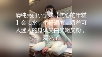 午夜寻花约了黑裙大长腿妹子，浴室洗完澡调情一番再到床上骑乘侧入，猛操呻吟娇喘非常诱人