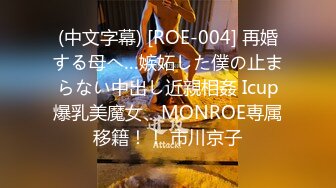 《居家摄像头破解》中年大叔先看一下小视频助助性再和美女老婆来一炮