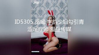 商场隔板女厕后拍美女尿尿 阿姨吃多了来厕所抠喉