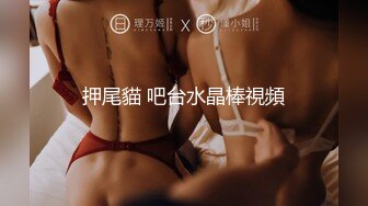 公交车上玩弄直男,直男为了不让女友发现,也不敢大声喝止 2_4