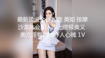 广州车展色魔摄影师各种刁钻角度偷拍众多车模小姐姐各种不经意间的走光 (2)