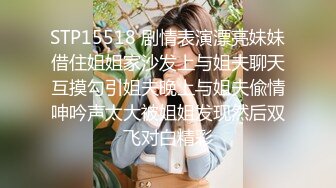 厌倦了照顾吉博的已婚妇女像画一样走着堕落的生活