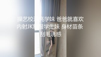 美眉 在沙发上抱着双腿被无套爆菊花 屁眼都操出了大洞洞 姿势还蛮享受 看来经常插习惯了