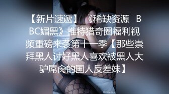 小姐姐躺在床上看着手机用跳蛋自慰 表情陶醉享受 沉浸在快感中的小姐姐完全没发现自己已经被变态偷拍