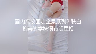 高级御姐，年轻时是个模特儿，浑身充满骚劲，黑丝、骚红指甲，拿着小玩具震动淫穴，叫声卧槽，顶不住听多了要射！