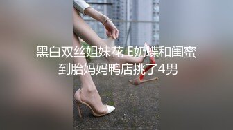 新人小少妇露脸初次下海，颜值不错身体保养的很嫩，揉软的骚奶子肆意揉捏，小逼逼掰开给狼友看自慰呻吟好骚