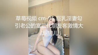 红唇美女小姐姐！掰开穴直接尿尿！跪着翘起大肥臀，手指猛扣骚逼，特写视角极度诱惑