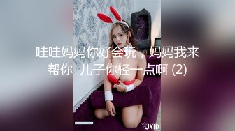  奶子发育的很不错的极品小太妹露脸精彩大秀，旁边还有好姐妹听狼友指挥玩弄小骚穴