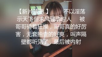 房间里的年轻男女精彩的4P游戏，骚女露脸洗干净后床上伺候小哥，让两位小哥玩逼各种姿势抽插浪叫，看谁草的猛