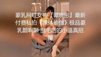 会所全套女技师上钟了，两个黑丝姐妹花轮流伺候大哥，深喉口交大鸡巴主动上位，让大哥轮流爆草各种姿势续