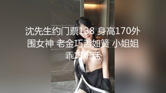 【酒店偷拍6-13】社会小哥带着漂亮女友和她的闺蜜，当着闺蜜面操漂亮女友，害羞到捂脸