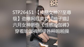 小县城上帝视角偷拍多位年轻美女的小嫩鲍 多个妹子盯着镜头看 (3)