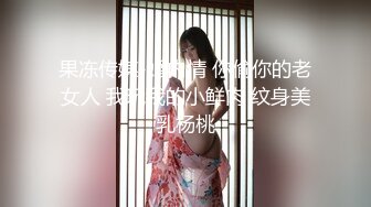 19年最新厕拍 一位身材小巧玲珑的餐厅服务员