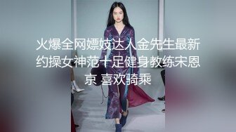  居家摄像头破解中年大叔和白嫩的娇妻在家里连干两炮