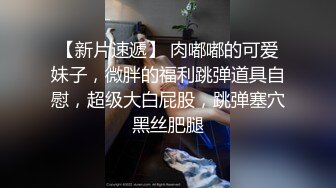  外表甜美花臂纹身，拨开内裤扣骚穴，69互舔各种姿势轮番输出