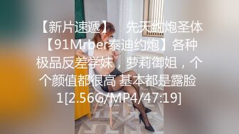 一王两后，帝王般享受！难得一见OF无敌巨乳大奶牛【hhh1231】最新啪啪长视频，肏一个手还玩一个，双波霸玩到虚脱 (8)