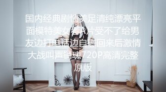 白白胖胖豐潤美少婦,皮膚超白皙,小茓粉嫩無比,插入棒棒攪動流白漿