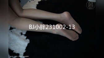 科技园女厕再遇白衣格子裙优雅美女,欣赏完窄小穴洞尾随一块下班