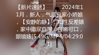 【新片速遞 】  轻熟女人妻3P 啊啊 不要 不要什么 不要停 身材不错 表情好骚 哥们的鸡鸡是不是小了点 大姐都含不住 