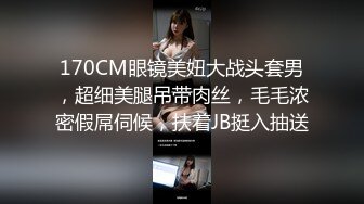 公司团建突然性起在公厕里对着镜子干一炮