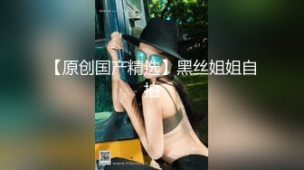 三个女人和两个男人进行了一场激情四射的现场表演