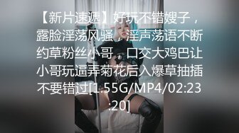 小伙找两女技师兼职直播4P激情大秀，按按摩乳推打飞机，特写粉穴一人一个，骑乘抽插边揉捏奶子