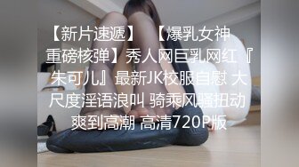 气质优雅白领丽人,丰腴的肉唇挤出一条细长缝