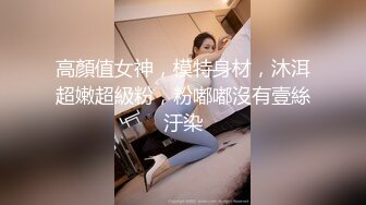 玩老婆的屁眼，塞了一个透明肛塞真过瘾