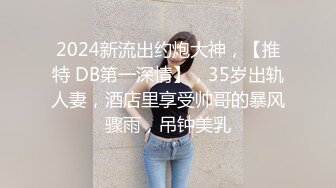 商场女厕全景偷拍黑衣少妇玩手机尿尿 鲍鱼保养的挺粉嫩呢