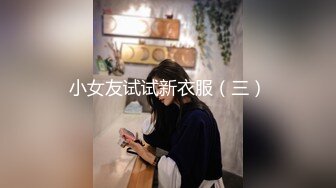 漂亮美女 穿着开档牛仔裤 被无套输出 拔Q射了一屁屁