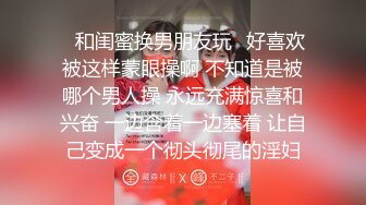 KTV厕所偷拍喝醉的美女趴在马桶上吐✿来个捡尸的屌丝男把她内裤脱了想上她