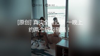 邪恶的房东暗藏摄像头偷拍白白嫩的美少妇洗澡