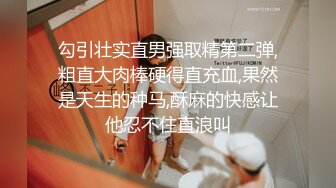   变态少女黑丝情趣露脸跟无能大哥激情啪啪，给大哥来个深喉交，大哥带上金枪不倒大鸡巴各种爆草少妇刺激