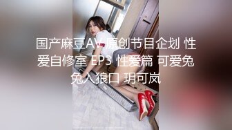  女技师在按摩旁边小哥上来要操逼给客人带上眼罩，S型身材翘起美臀，后入爆操大声啪啪