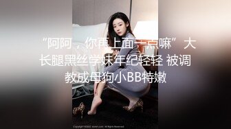 尾随两个美女嘘嘘