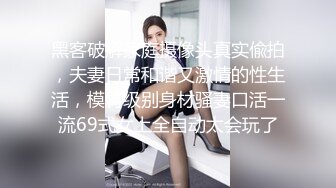 老公在操美女，老婆坐在旁边看，各种啪啪啪，老婆看到内裤都湿了